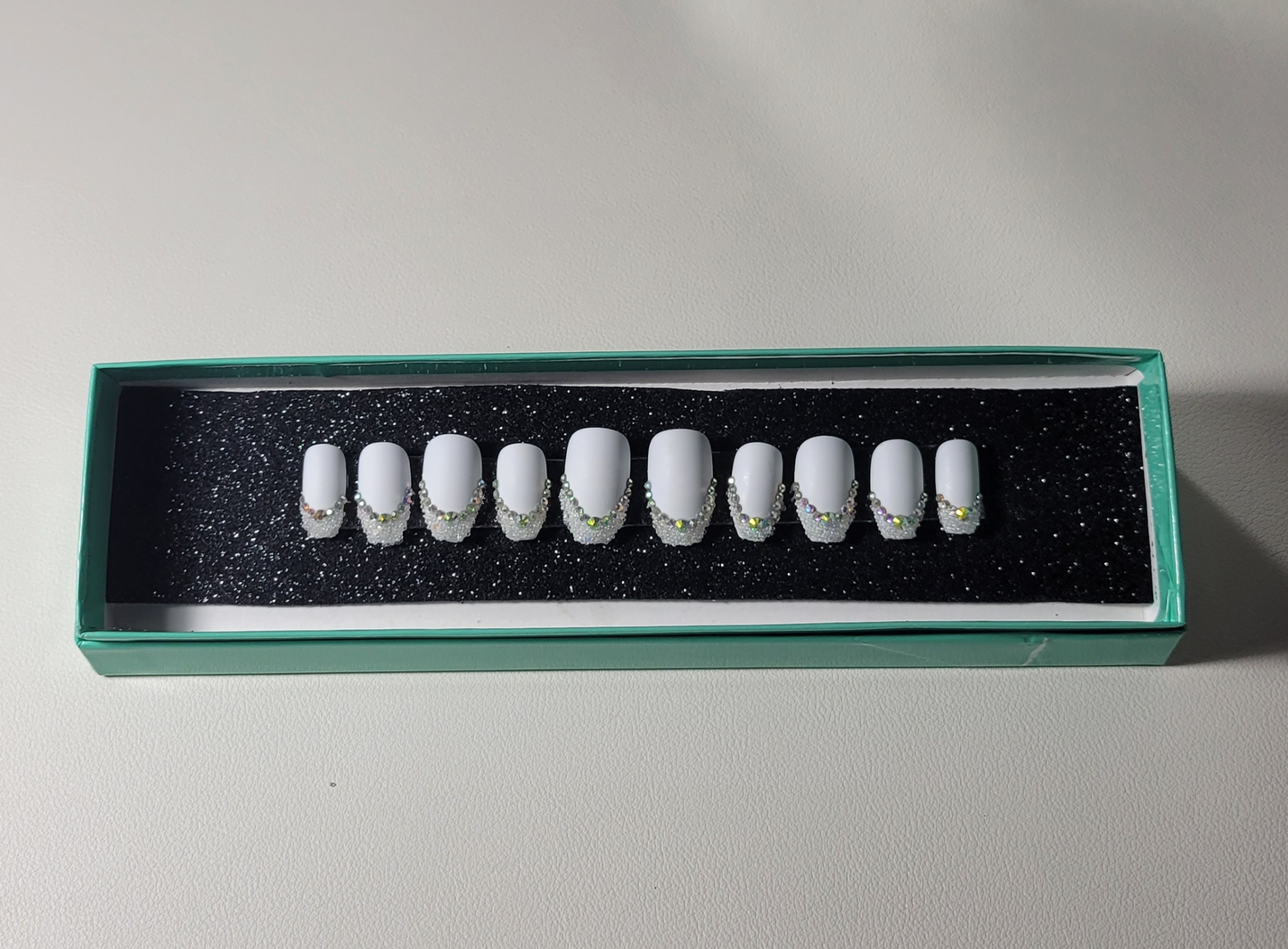 That Glimmer Glow Press on Nails